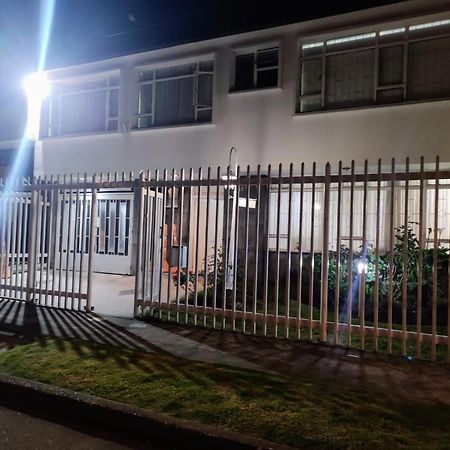 Roma Lodges House- Campin Simon Bolivar Movistar Embajada Compensar Bogota Exterior photo