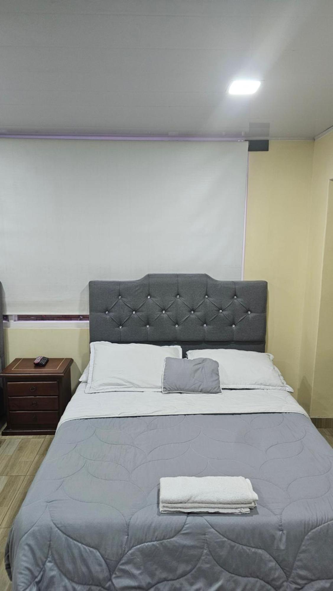 Colisseum Roma House- Campin Simon Bolivar Movistar Embajada Compensar Bogota Room photo