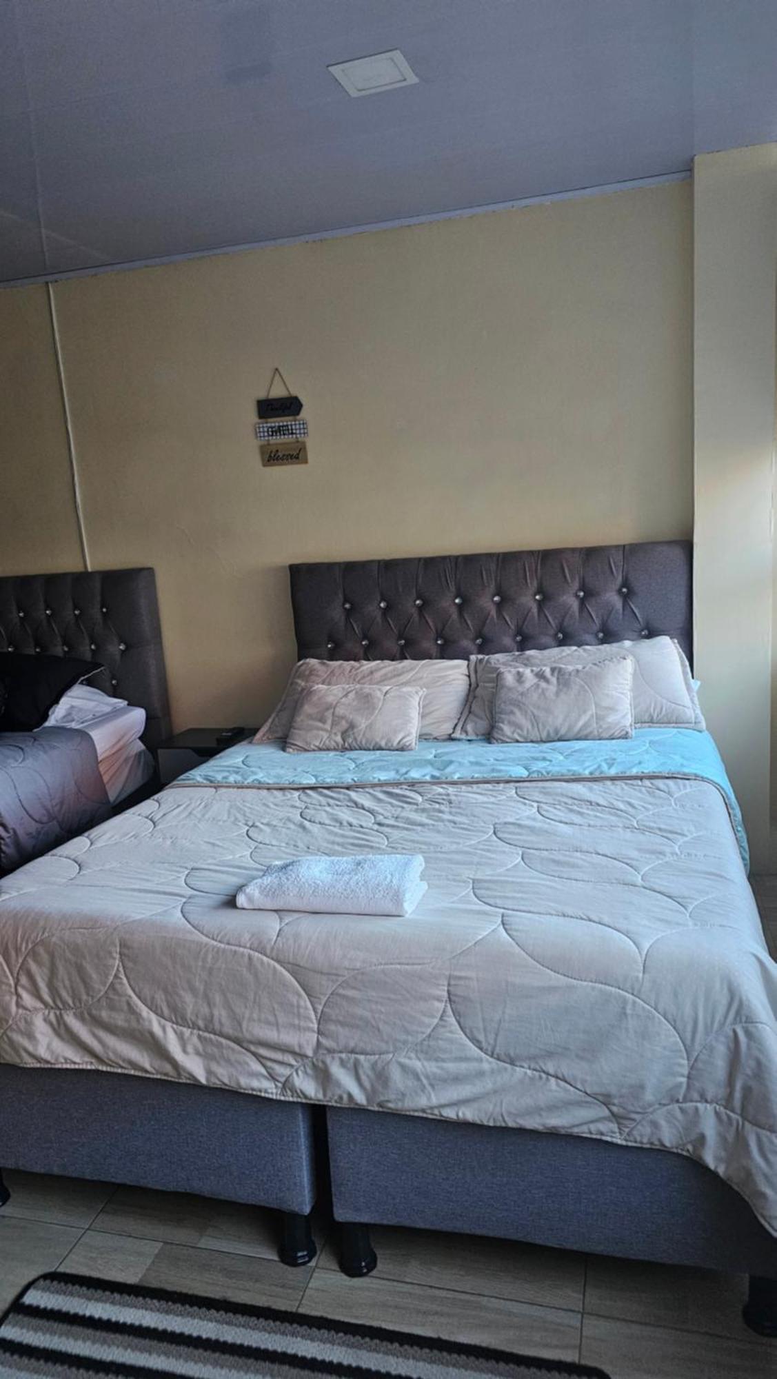Colisseum Roma House- Campin Simon Bolivar Movistar Embajada Compensar Bogota Room photo